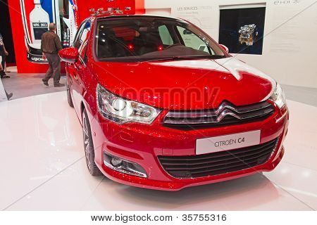 Ženeva - březen 8: The Citroen C4 na displeji na 81 International Motor Show Palexpo-Ženeva na M