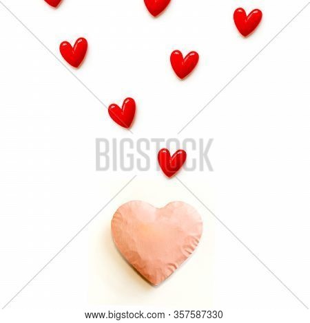 The Red Small Hearts Overflow Around The Pink Heart, And Fly Upwind.and Pink Background And Copy Spa