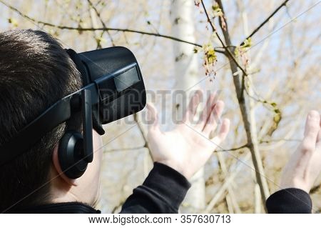 Young Man Try Vr Glasses, Virtual Technologies Help People In Realistic Wildlife Vision, Space For T