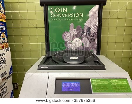 Orlando,fl/usa - 3/7/20:  A Coin Conversion Machine At A Publix Grocery Store Ready For Customers To