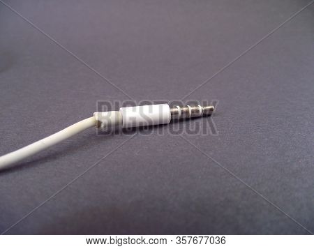 Tip Headphones For Phones Or Other Audio Devices To Listen To Music Or Audio.