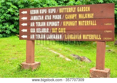 Sabah, My - June 18: Poring Hot Spring Directional Sign On June 18, 2016 In Sabah, Malaysia. Poring 
