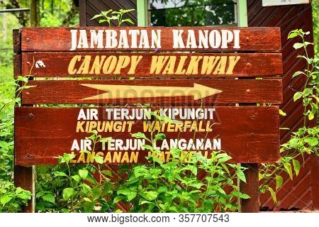 Sabah, My - June 18: Poring Hot Spring Direction Sign On June 18, 2016 In Sabah, Malaysia. Poring Is