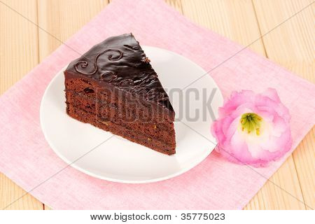 Çikolata sacher kek ahşap tablo