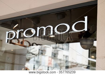 Bordeaux , Aquitaine / France - 10 17 2019 : Promod Logo Store Sign French Shop Chain Of Women Fashi