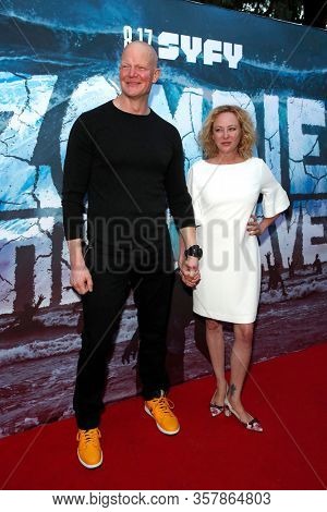 LOS ANGELES - AUG 12:  Derek Mears, Virginia Madsen at the 