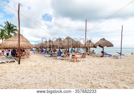 Riviera Maya, Mexico - Dec. 22, 2019: Beachgoers Flock To The Tropical Beaches Of Riviera Maya Near 