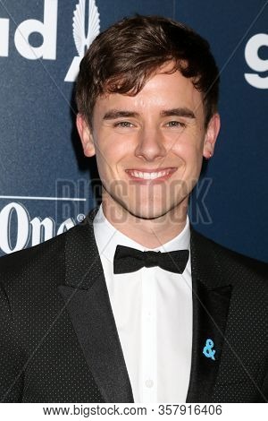 LOS ANGELES - APR 1:  Connor Franta at the 28th Annual GLAAD Media Awards at Beverly Hilton Hotel on April 1, 2017 in Beverly Hills, CA