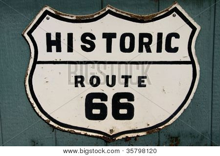 Vanhan historiallisen route 66 merkin seinään