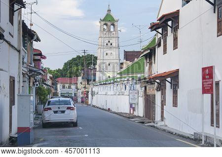 Melaka, Malaysia. August 17, 2017. The Historic Weathered Tower At The Kampung Kling Mosque Built In