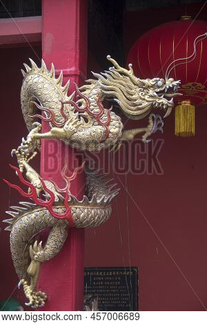 Kuala Lumpur, Malaysia - June 7,2022 : Golden Dragon At An Entrance To The Guandi Temple. Chinatown,