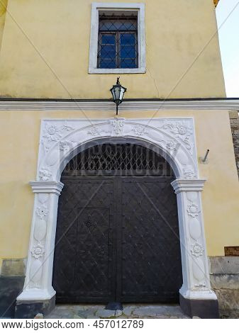 Armenian Bishops Palace, Armenian Trade House. White Stone Portal In The Renaissance Style. The Side