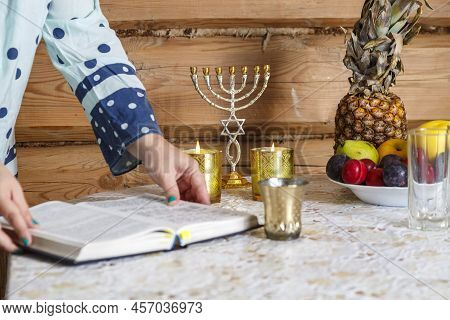 A Jewish Woman, After Lighting Candles, Reads The Bondage Of Shabbat According To The Siddur. Horizo