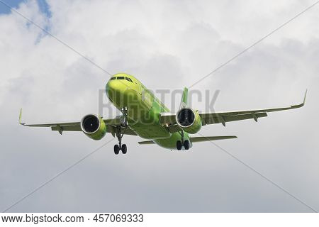 Saint Petersburg, Russia - June 02, 2022: Airbus A320neo (ra-73432) Of S7 - Siberia Airlines Is Flyi