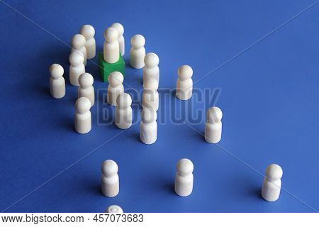 Doll On Top Of Green Cube Influence Other Doll. Leader, Influencer, Role Model, Followers Concept.