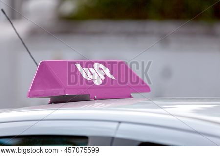 Los Angeles, Usa - June 22 2015: Pink Car Roof Sign Saying In 