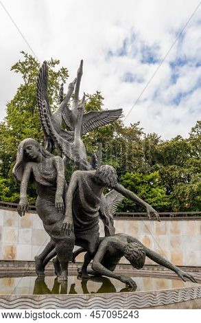 Dublin, Ireland - June 3, 2022: The Sculpture Children Of Lir By Oisín Kelly In The Garden Of Rememb