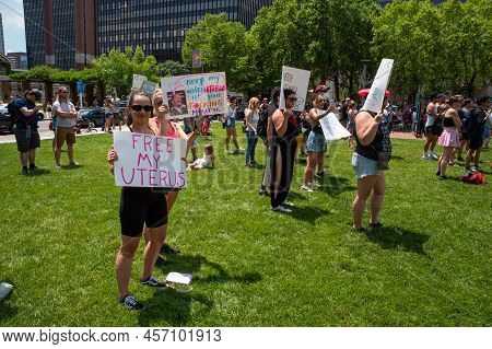 Philadelphia, Pa Usa - 06-25-2022 Woman In A Crowd Of Men And Women At Political Pro-choice Pro-abor