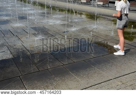On The Square There Are Spray Nozzles In A Regular Grid Which Spray Upwards According To The Program