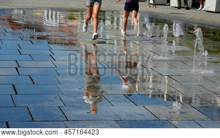 On The Square There Are Spray Nozzles In A Regular Grid Which Spray Upwards According To The Program