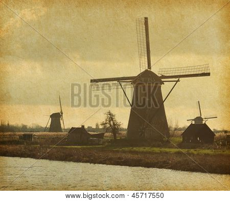 Réseau des moulins de Kinderdijk-Elshout, Pays-Bas.  Photo dans un style rétro. Texture du papier.