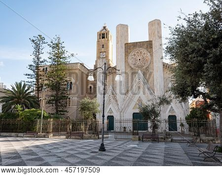 Gallipoli, Italy - October 27, 2021: Parrocchia Del Sacro Cuore Di Gesu Church In Gallipoli At Sunse