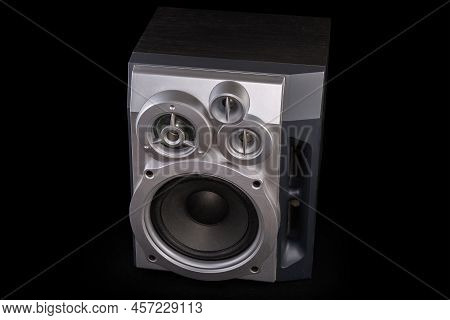 Home High Fidelity Three-way Loudspeaker System With Bass Reflex Port In Black Wooden Housing And Si