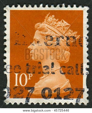 UK-CIRCA 1993: et frimærke, trykt i UK viser billede af Elizabeth II er den forfatningsmæssige monark af 16