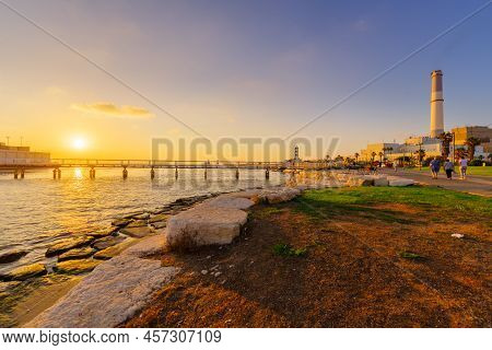 Tel-aviv, Israel - June 28, 2022: Sunset View Of The Yarkon River Estuary (mediterranean Sea), Wokop