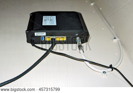 Cable Internet Modem Router With Wireless Connections Support