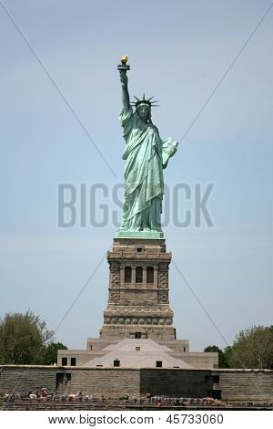 NEW YORK - 17 maggio: La statua della libertà è mostrata su 17 maggio 2013 a New York. La statua della libertà
