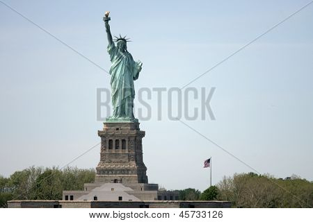 NEW YORK - 17 maggio: La statua della libertà è mostrata su 17 maggio 2013 a New York. La statua della libertà