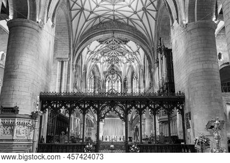 Tewkesbury.gloucestershire.united Kingdom.june 2nd 2022.view Of The Inside Of Tewkesbury Abbey In Gl