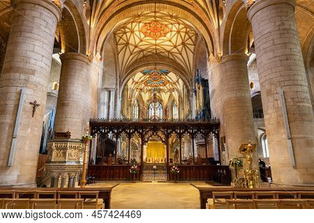 Tewkesbury.gloucestershire.united Kingdom.june 2nd 2022.view Of The Inside Of Tewkesbury Abbey In Gl