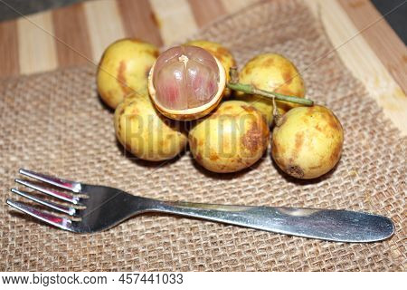 Baccaurea Motleyana With Leaf For Eat