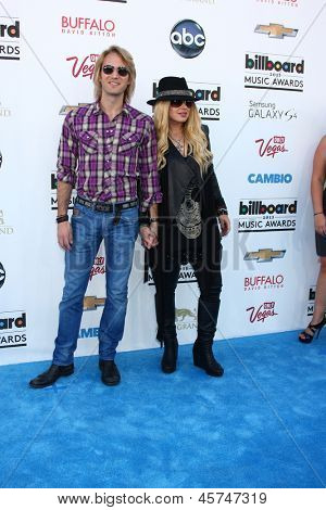 LOS ANGELES - 19 Mayıs: Orianthi ve Cyril Niccolai Billboard Müzik Ödülleri 2013 th, varmak