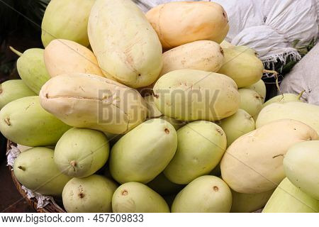 Muskmelon Stock On Shop For Sell