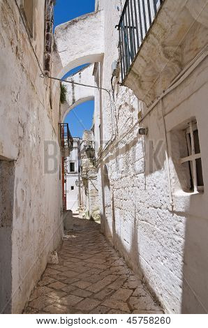 Vicolo. Ceglie Messapica. Puglia. Italia.