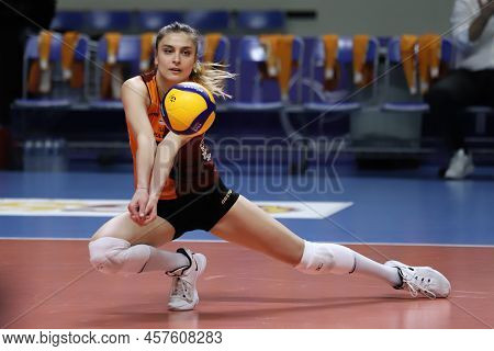 Istanbul, Turkey - January 30, 2022: Fatma Beyaz Warming Up Before Galatasaray Vs Yesilyurt Turkish 