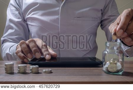 Online Banking And Internet Banking Savings Concept, Online Investment Savings, Online Stock Investo