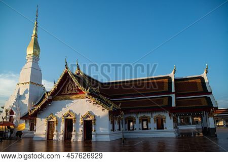 Sakon Nakorn , Thailand - December 25 , 2018 : Ancient White Pagoda In Wat Phra That Choeng Chum Wor