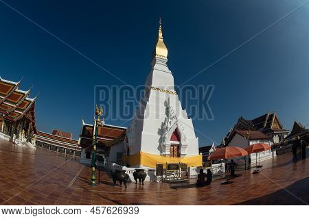 Sakon Nakorn , Thailand - December 25 , 2018 : Ancient White Pagoda In Wat Phra That Choeng Chum Wor