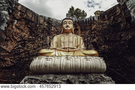 Samut Sakhon Thailand - May 21, 2022: Big Golden Buddha Statue In The Middle Of A Beautiful Cavein, 