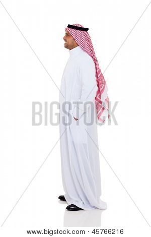 Seitenansicht eines arabischen Mannes, isolated on white