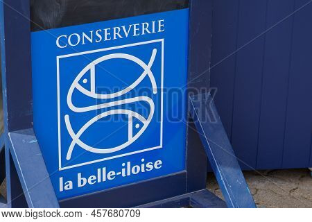 Bordeaux , Aquitaine  France - 06 25 2022 : La Belle Iloise Brand Logo And Text Sign On Entrance Fre
