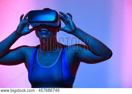 Modern African Black Woman With Short Hiar In Sport Top And Leggings Wearing Glasses Of Virtual Real