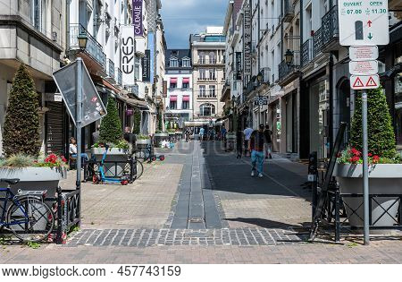 Ixelles, Brussels Capital Region, Belgium - 07 03 2022 - Terraces Of Lunch Restaurants In The Low Tr
