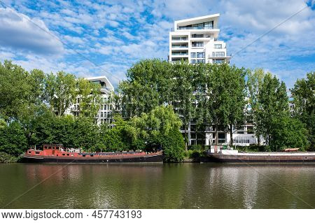 Anderlecht, Brussels Capital Region, Belgium, 07 02 2022 - Houseboats At The Banks Of The Canal Sea 