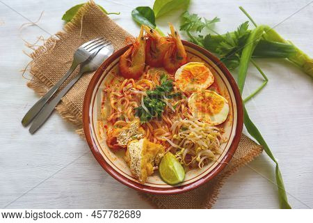 Laksa, Laksa Curry Made From Vermicelli, Noodles, Bean Sprouts, Egg, Tofu Lime, And Shrimp With A Sp