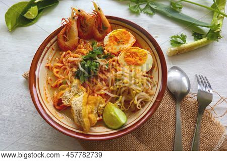 Laksa, Laksa Curry Made From Vermicelli, Noodles, Bean Sprouts, Egg, Tofu Lime, And Shrimp With A Sp